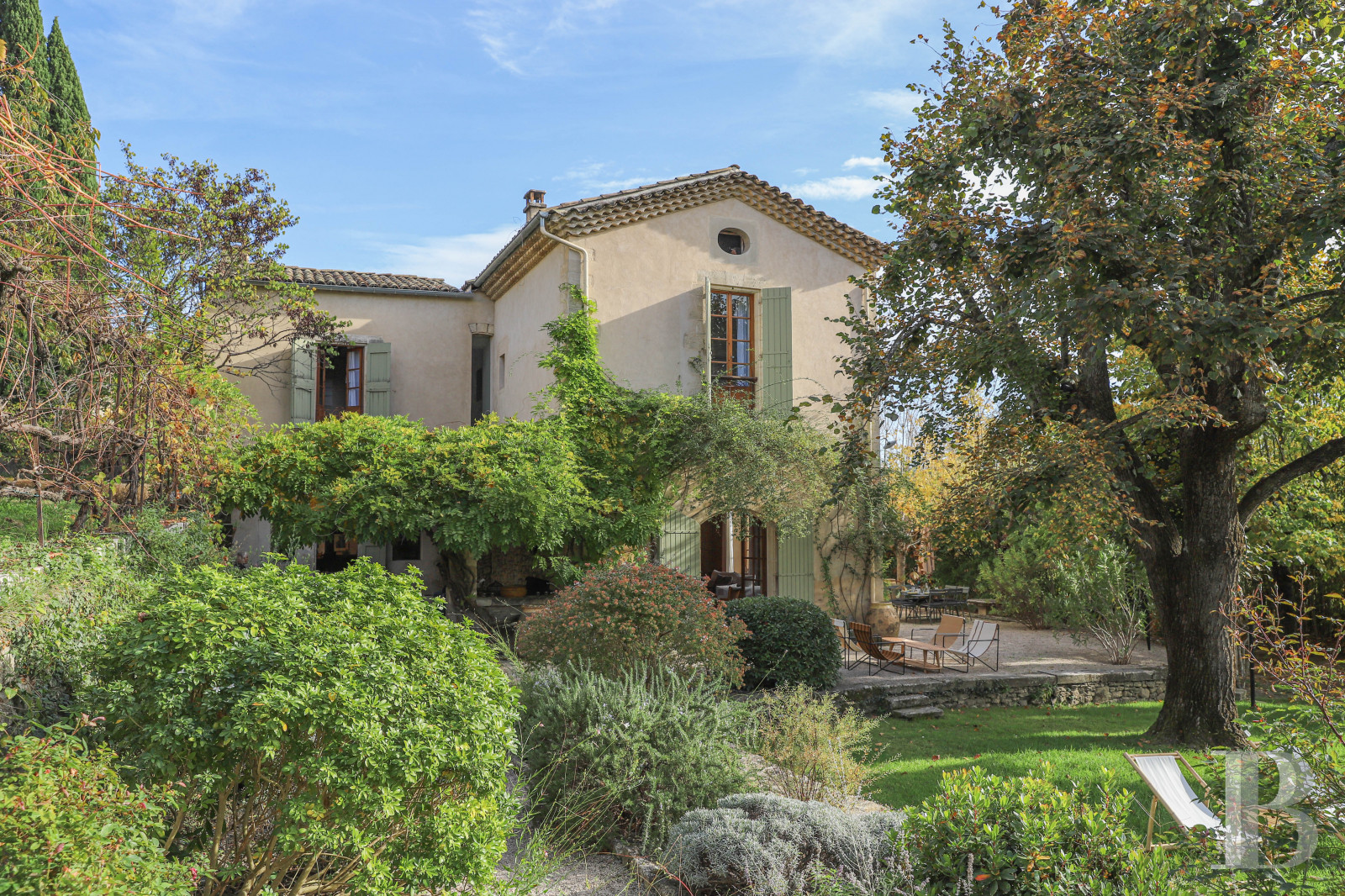 Dans les Alpes-de-Haute-Provence, au sud de Forcalquier, une maison de village traditionnelle et audacieuse - photo  n°5